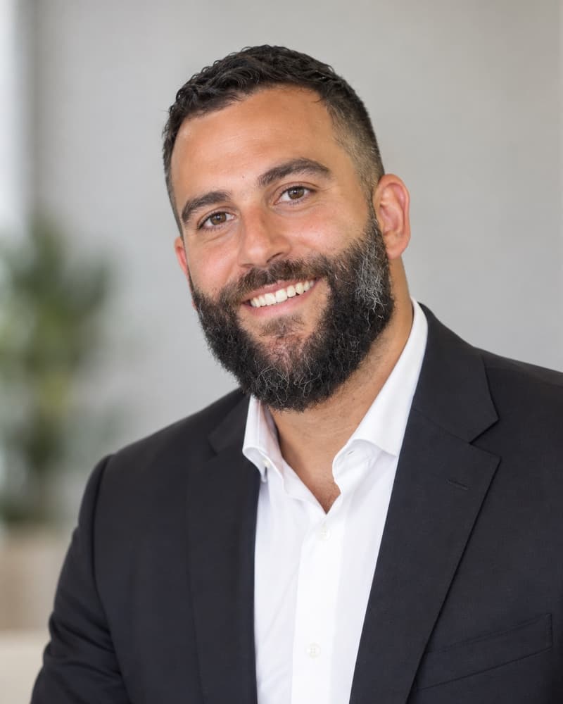 David Knafo, Opticien d'ordonnance et propriétaire