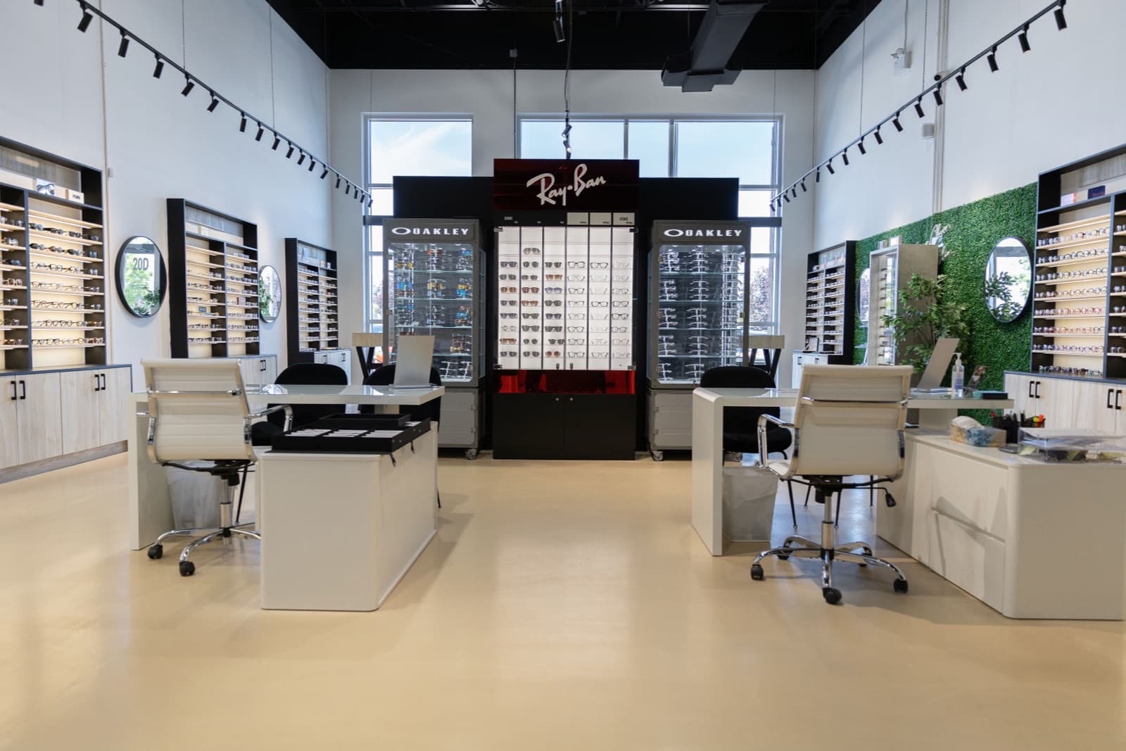 Les présentoirs de montures en boutique